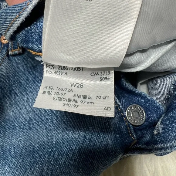 Vintage Levi’s with Capital Letter E women’s wedgie Distressed Jeans size 28 - Picture 13 of 13